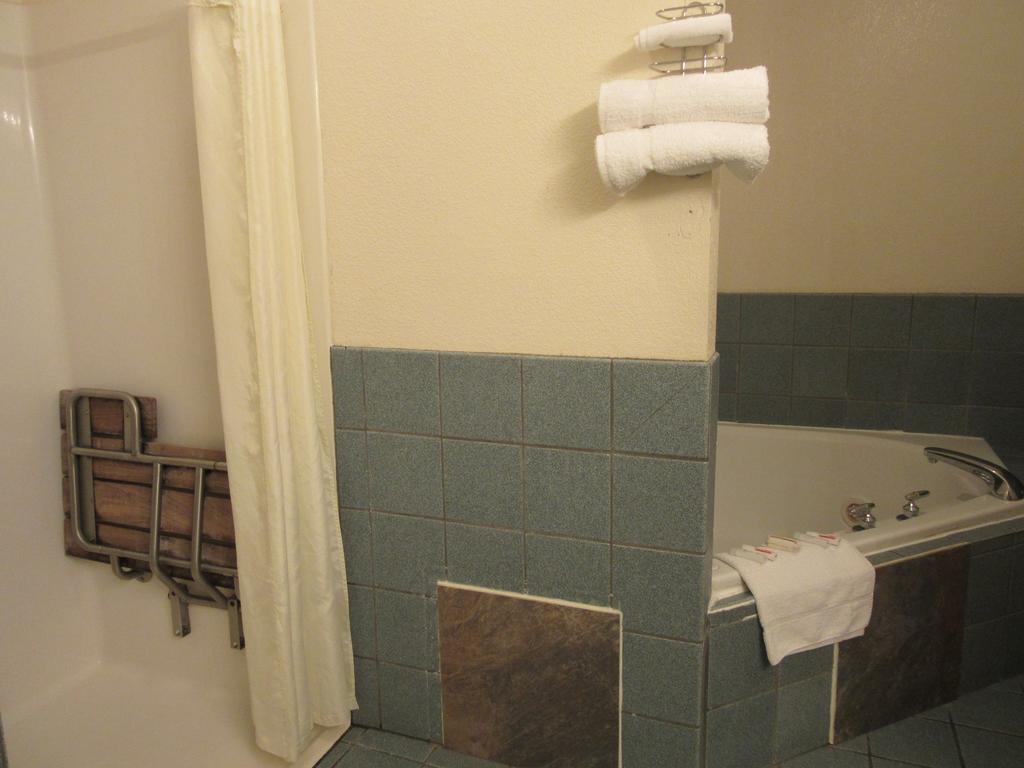 Howard Johnson By Wyndham Airport 2* Wichita